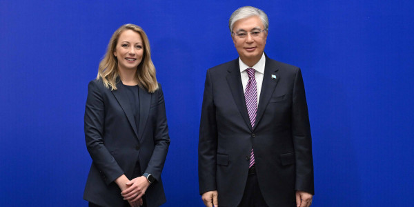 Глава государства встретился с вице-президентом SpaceX по вопросам Starlink