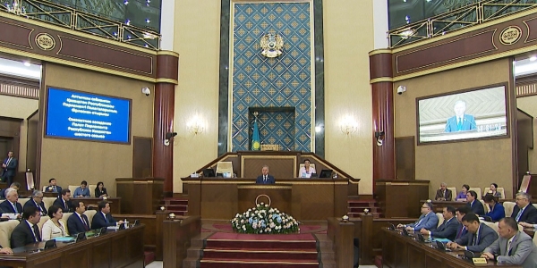 Парламент отырысында 83 заң жобасы қабылданды