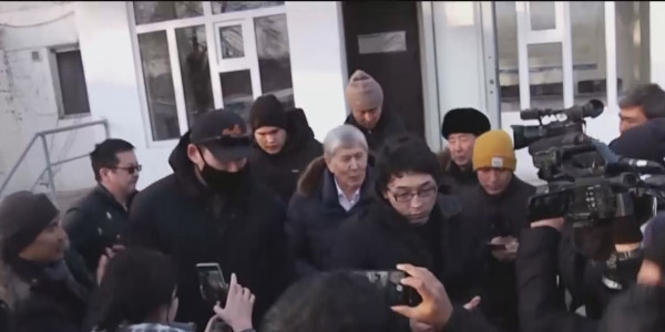 Атамбаев Дубайға ұшып кетті