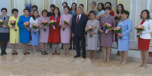 Нурсултан Назарбаев встретился с представительницами женской общественности «Көктем шуағы»
