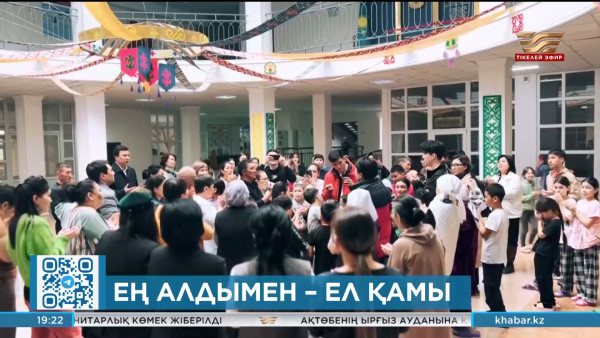 Алапат тасқынға тосқауыл қою үшін мыңдаған ерікті көмекке келді