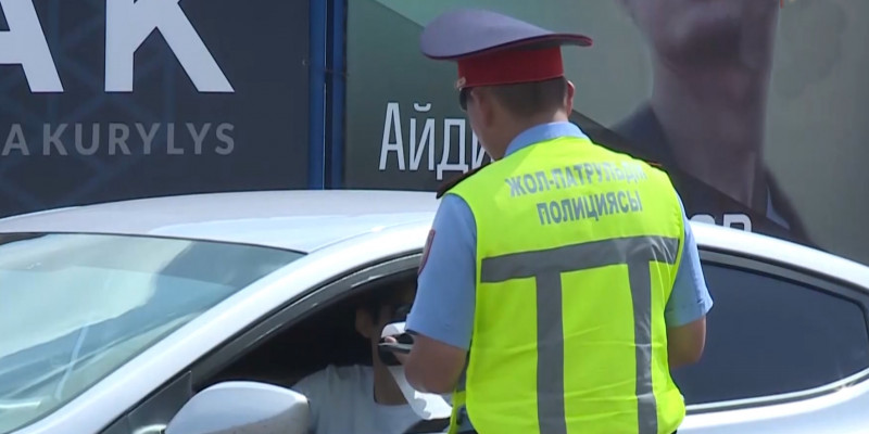 Казахстанским водителям не нужно будет возить с собой права и техпаспорт