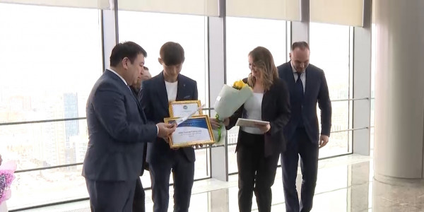 В столице наградили школьников, спасших жизни людей