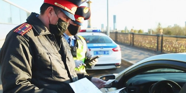 Машины с российской регистрацией водворяют на штрафстоянки