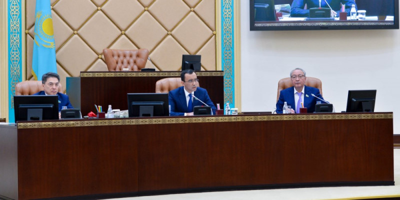 М. Ашимбаев высказал признательность Президенту и сенаторам за оказанное ему высокое доверие