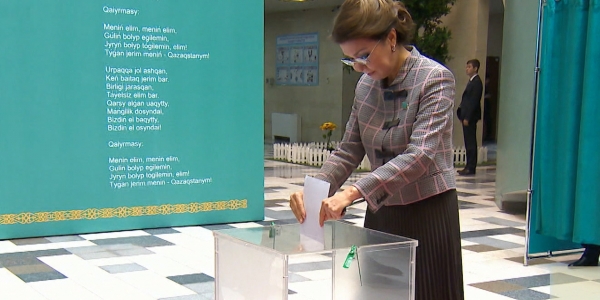 Сенат төрағасы Дариға Назарбаева дауыс берді