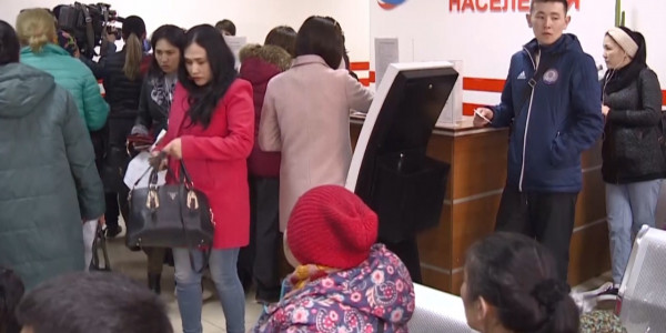 Вопросы трудоустройства казахстанцев обсудили в Правительстве