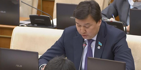 Мәжіліс депутаты Ғалымжан Елеуов: науқастарға қажетті дәрілер неліктен уақытылы жеткізілмей жатыр?