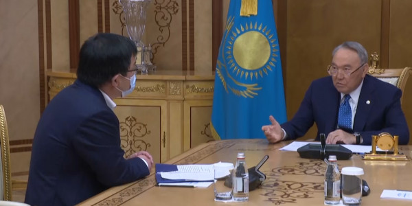 Нұрсұлтан Назарбаев Юрий Пяны қабылдады