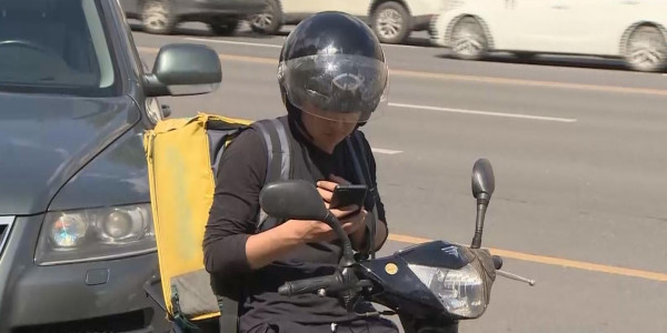 Такси жүргізушілері мен мобильді қосымшалардың курьерлеріне жаңа мәртебе беріледі