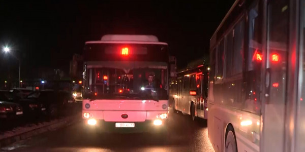 Шымкентте автобус жүргізушілері газ үшін сағаттап кезек күтуде