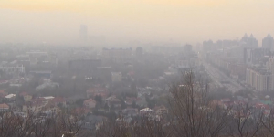 Жители мегаполиса ощущают запах гари, а на электронных картах видны облака смога