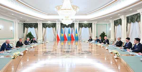 Қасым-Жомарт Тоқаев пен Андрей Бабиш кеңейтілген құрамда келіссөз жүргізді