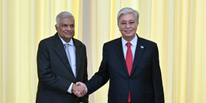 Глава государства провел встречу с Президентом Шри-Ланки