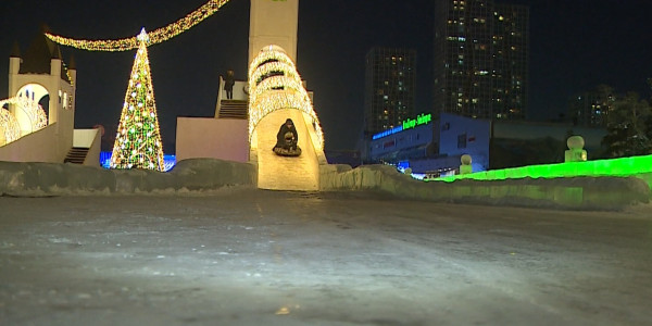 Десятки горок и ледовых катков соорудили в столице