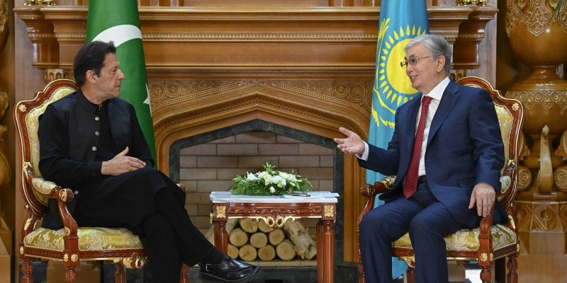 Мемлекет басшысы Пәкістан Премьер-Министрі Имран Ханмен кездесті