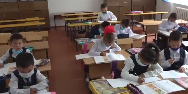 Атырау облысындағы Қарабау орта мектебі құлағалы тұр