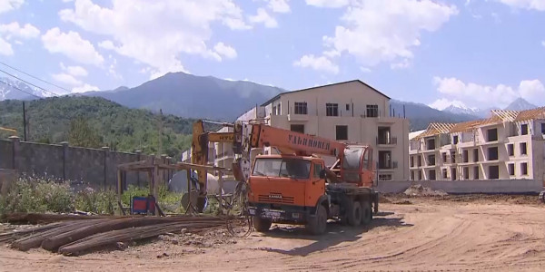 Жители строящегося ЖК в Алматы опасаются быть затопленными подземными водами