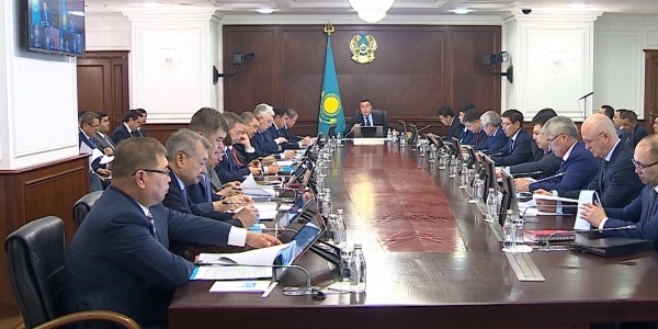 Үкімет басшысы әкімдерге азық-түлік бағасын тұрақтандыруды тапсырды