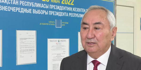 Жигули Дайрабаев алғашқылардың бірі болып дауыс берді