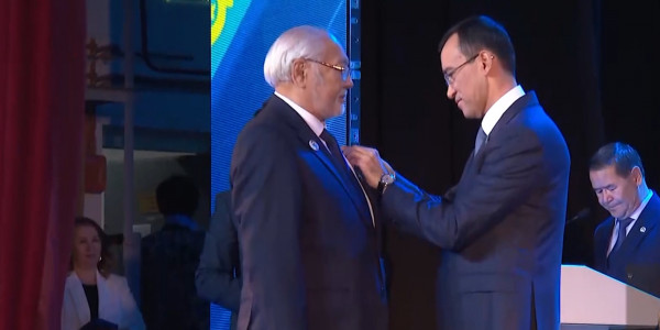 Госнаграды в честь 30-летия Независимости РК вручили жителям Мангистауской области