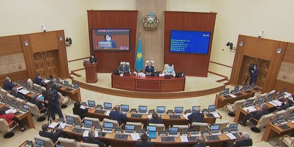 Мәжілісте бірнеше заң жобасы қаралды