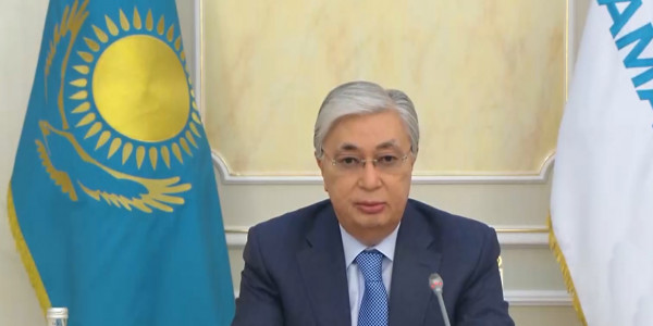 Президент РК сдал свой партийный билет