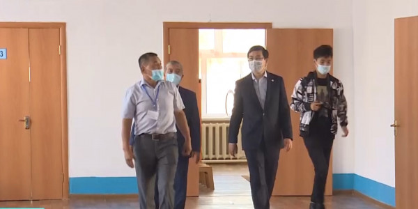 А. Аймагамбетов проверил готовность столичных школ