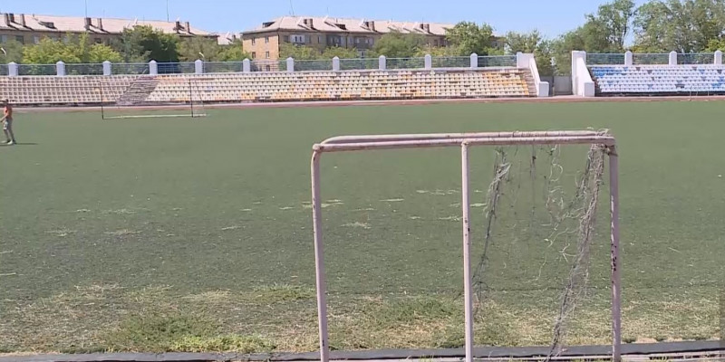 Стадион в Карагандинской области стал непригодным – детям негде заниматься спортом