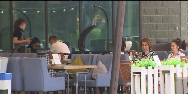 В Казахстане начали контролировать мобильные переводы