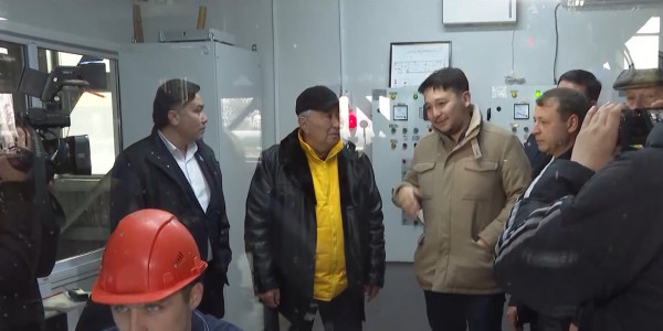 Жигули Дайрабаев май зауытына барды