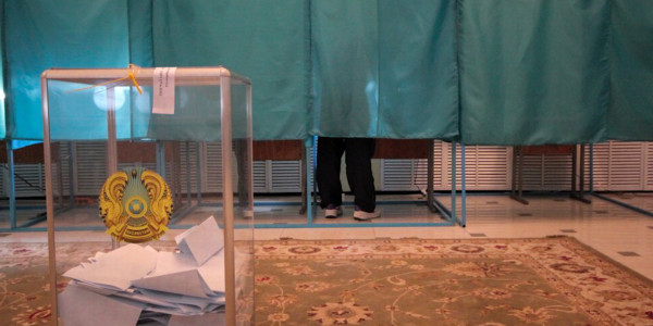 100-летняя пенсионерка из ВКО пришла в пункт референдума