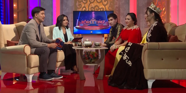 Дариға Рахимова, Нилуфар Халықбердиева, Асан Пердешов, Сара Үкібайқызы. &laquo;Tόrletińiz&raquo;