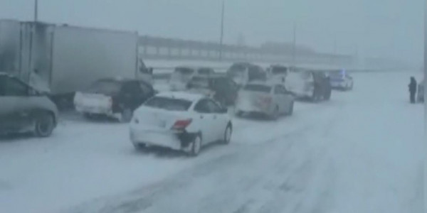 Құтқарушылар қар құрсауынан 700-ден астам жолаушыны құтқарды