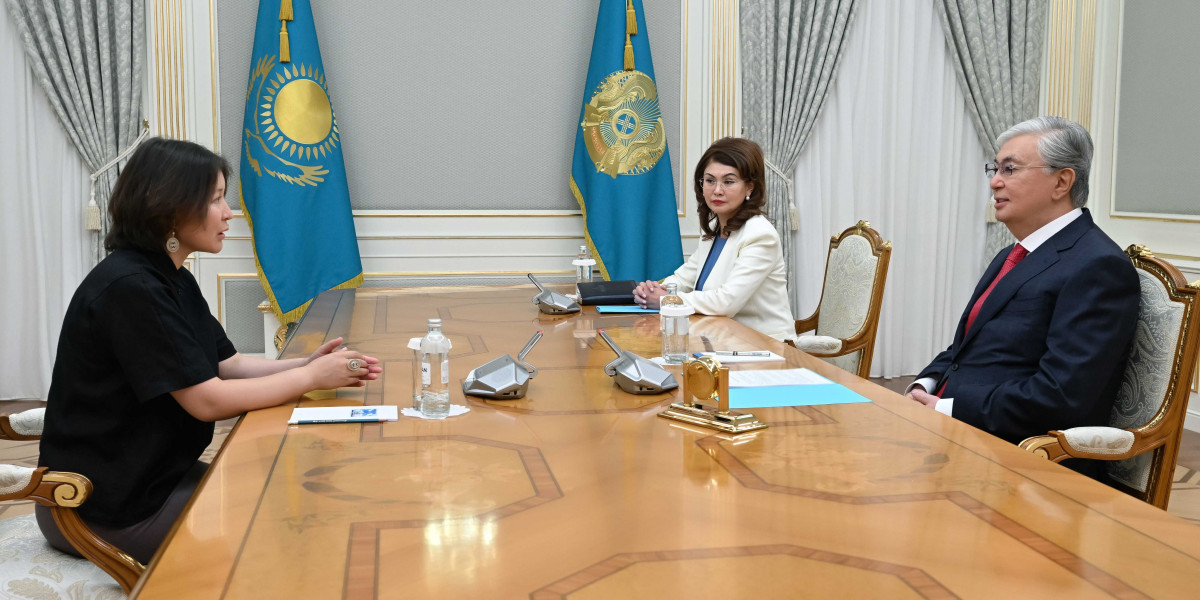 Глава государства принял заслуженного деятеля Казахстана Самал Еслямову