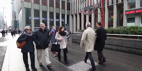 ООН просит не покупать новые джинсы и реже стирать старые