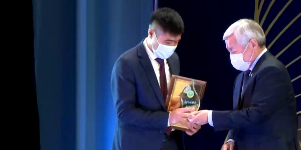 Лучшим молодым специалистам в Таразе вручили премию &laquo;Әулиеата үміті-2021&raquo;