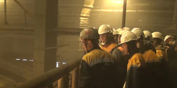 &laquo;АрселорМиттал Теміртау&raquo; қызметкерлері оқушыларға цех жұмысын таныстырды