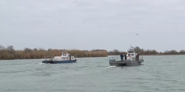 С 1 апреля в Атырау движение водного транспорта взято на особый контроль