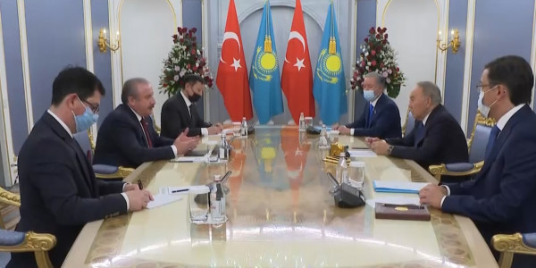 Елбасы встретился со спикером Великого национального собрания Турции