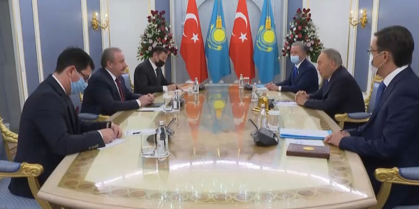 Нұрсұлтан Назарбаев Түркия Ұлы ұлттық жиналысының төрағасы Мұстафа Шентоппен кездесті