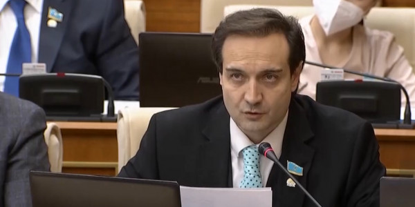 Мажилисмен настаивает на проверке коммунального тарифообразования