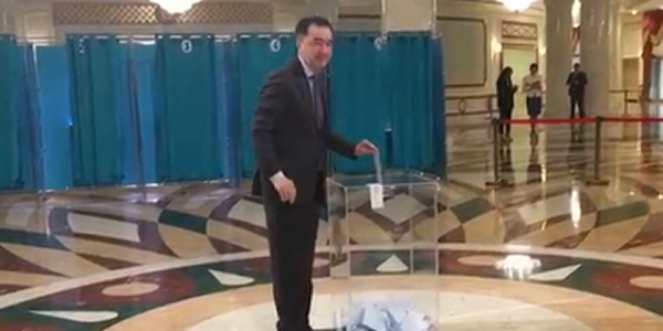 ҚР Президенті Әкімшілігінің Басшысы Бақытжан Сағынтаев дауыс берді