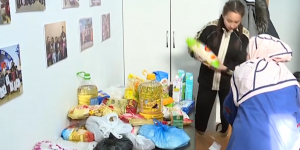 В Караганде волонтеры раздают продукты пенсионерам