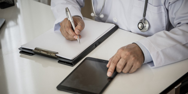 За подделку паспортов вакцинации задержали медиков в Павлодаре