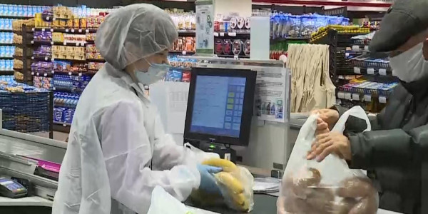 Штраф за отказ от вакцинации могут получить работники сферы услуг