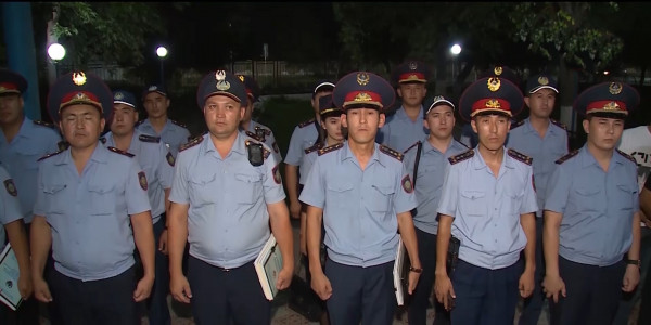 Түркістанда 16 жастағы қыздың туған күні полиция басқармасында өтті