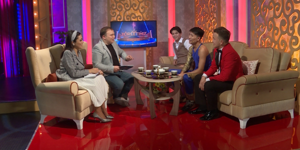 Әділ Ахметжанов, Самат Рыскелдиев, Әзімхан Игенбай, Ләззат Байтоқанова, Ғалымжан Әуесбай. &laquo;Tόrletińiz&raquo;