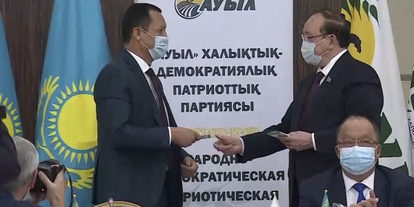 &laquo;Ауыл&raquo; партиясы атынан Мәжіліс депутаттығына ұсынылған 19 үміткерге куәлік табыс етілді