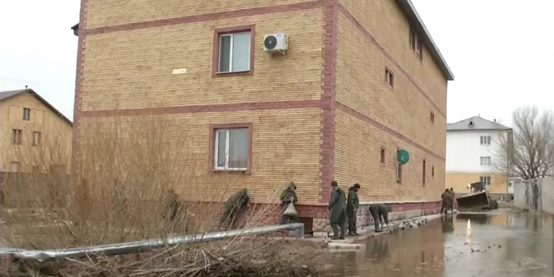 Под угрозой сноса оказались жилые дома в Караганде
